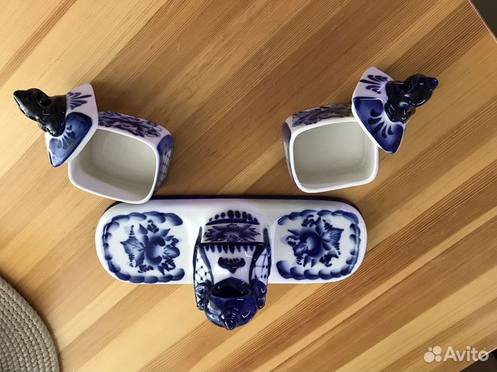 Солонка и перечница на подставке. Гжель. б/у