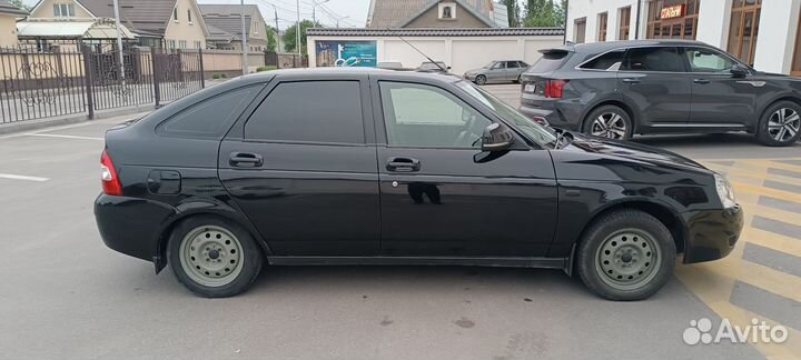 Капот на LADA priora