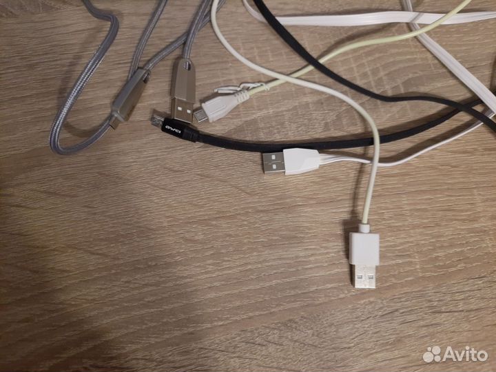 Кабеля для зарядки телефона