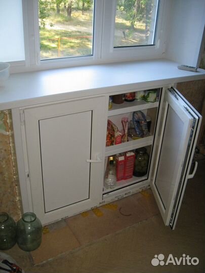 Холодильник пвх под окном