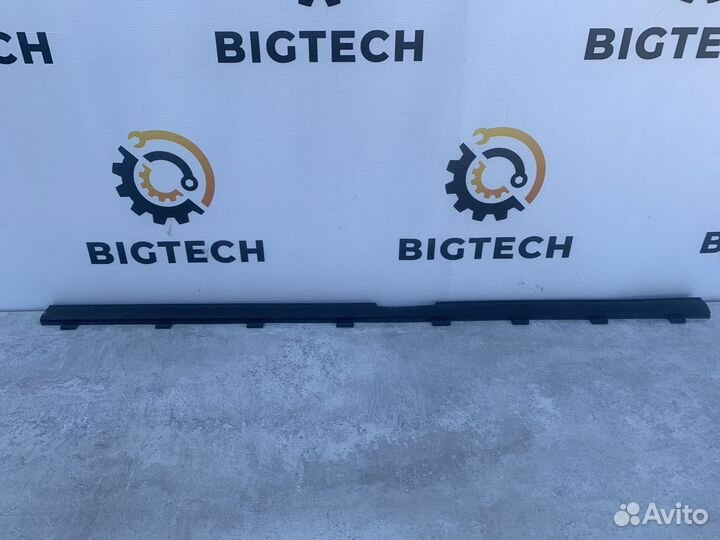 Уплотнитель капота Mercedes E W212 A2128870298