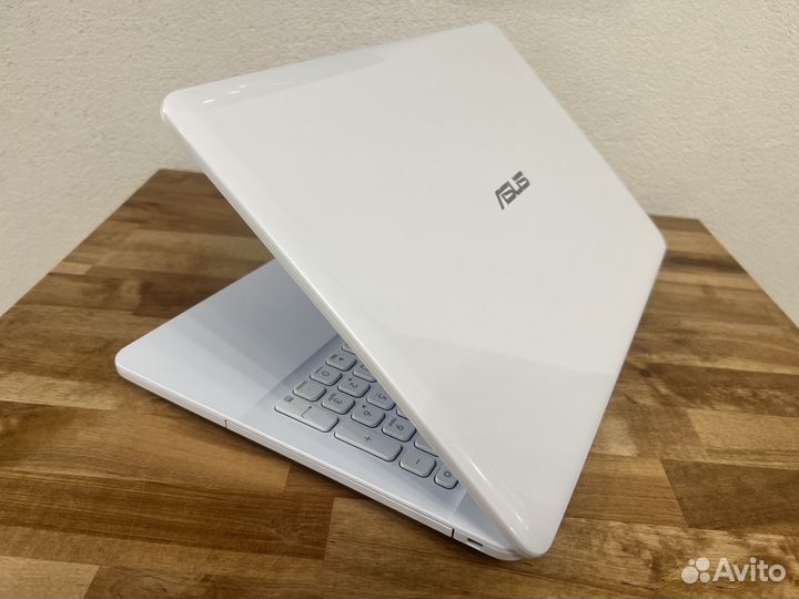 Красивый игровой Core i5-7200 8Gb 920MX SSD256 FHD