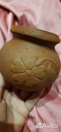Горшок глиняный, емкость, ваза