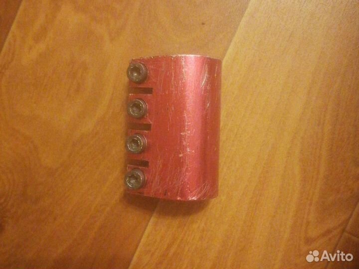Зажим для трюкового самоката