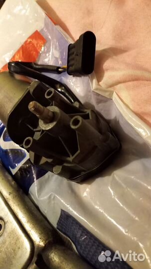 Моторчик и трапеция дворников