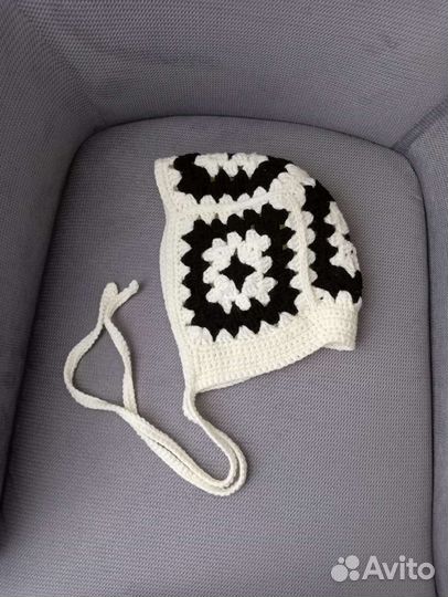 Чепчик в стиле бабушкин квадрат