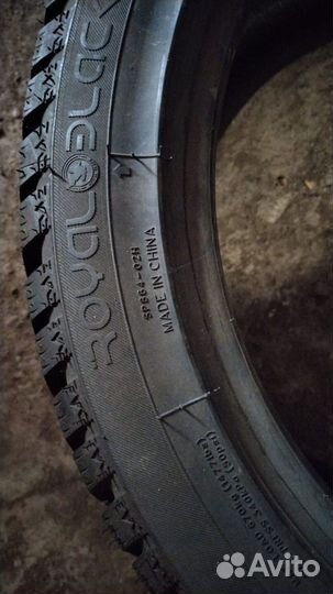 Royal Black Royal Stud 225/45 R17