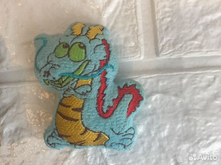 Магниты на холодильник разные