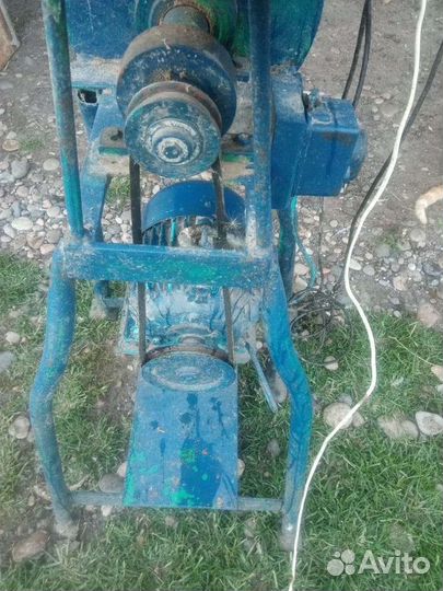 Зерно дробилка