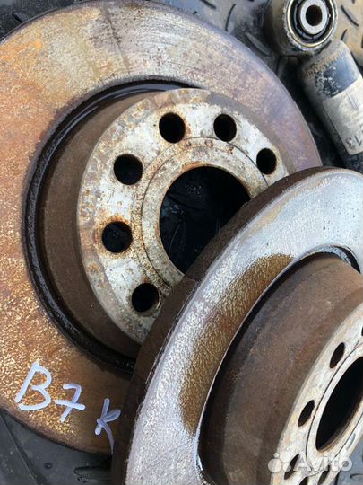 Диск тормозной задний Volkswagen Passat B7