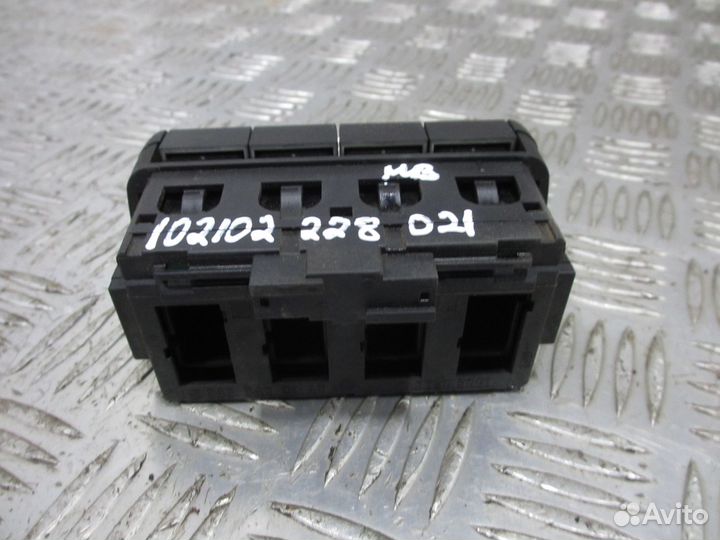 Блок кнопок Mercedes-Benz A9435400146