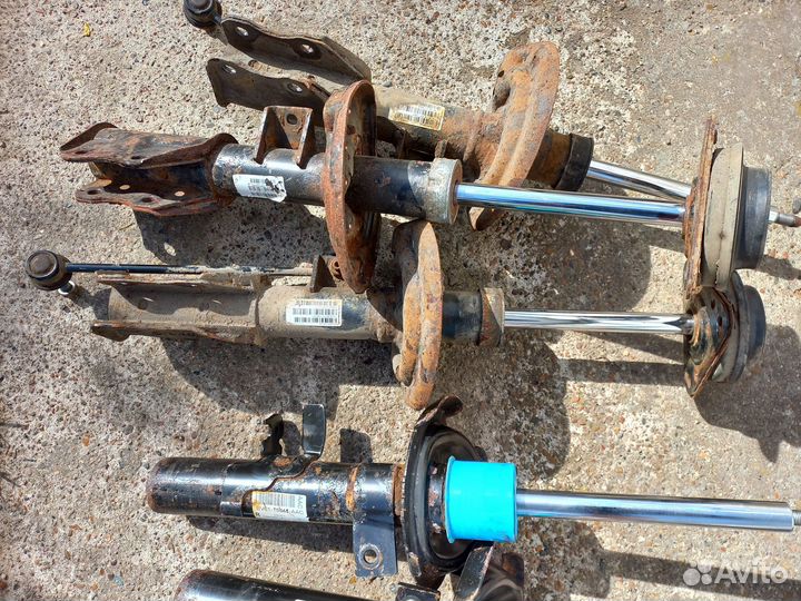 Амортизатор передний Форд Фокус 3,Лада Веста