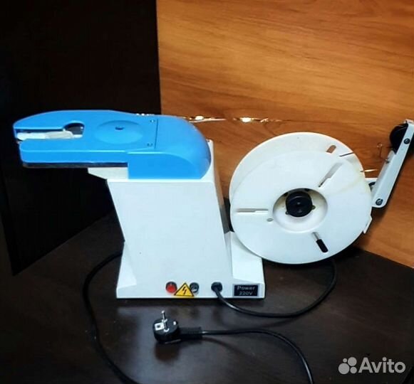 Упаковочный аппарат для скручивания хлеба и т.д