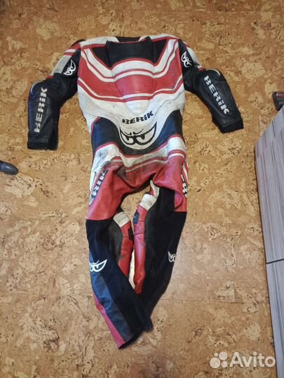 Мотокомбинезон слитный berik. Мотоботы Sidi