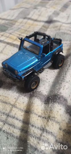 Машинка джип maisto
