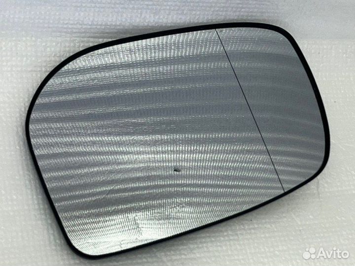 Зеркальный элемент левый Toyota Corolla E150/E151