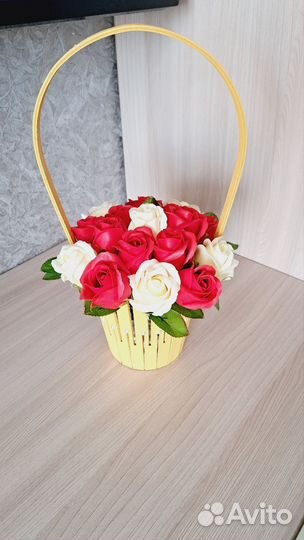 Букет из мыльных роз в корзинке