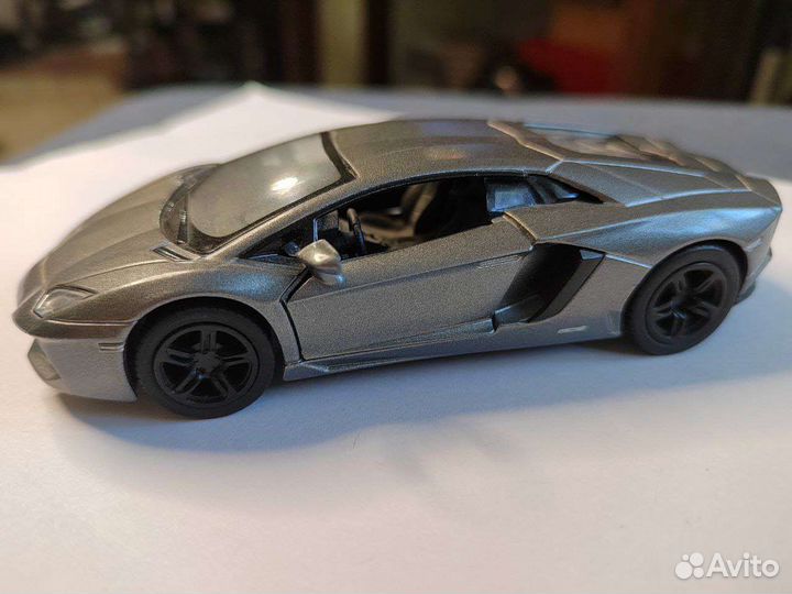 Lamborghini aventador модель 1/38, kinsmart