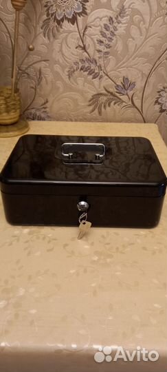 Шкатулка сейф с замком