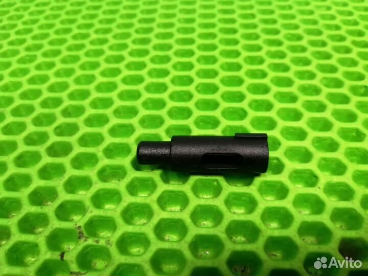 Фиксатор поворотного колеса детской коляски