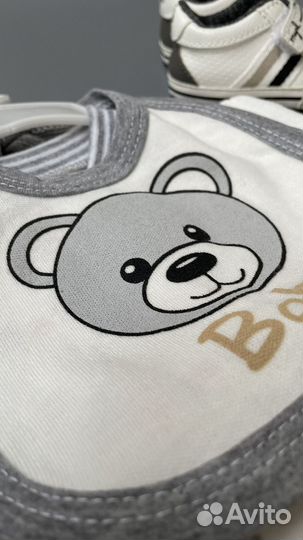 Набор детский: шапка, штанишки, кофта, нагрудник