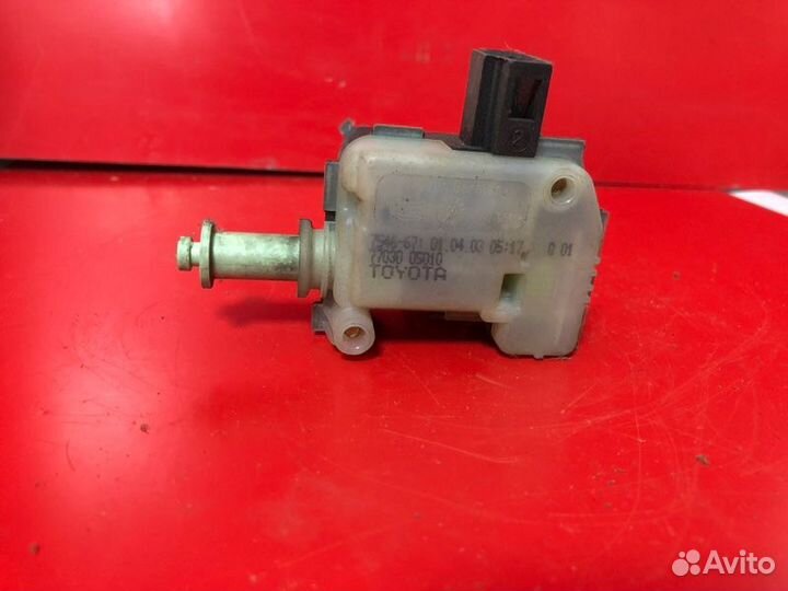 Привод лючка бензобака Toyota Avensis T250