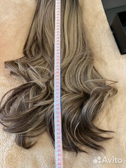 Волосы на заколках