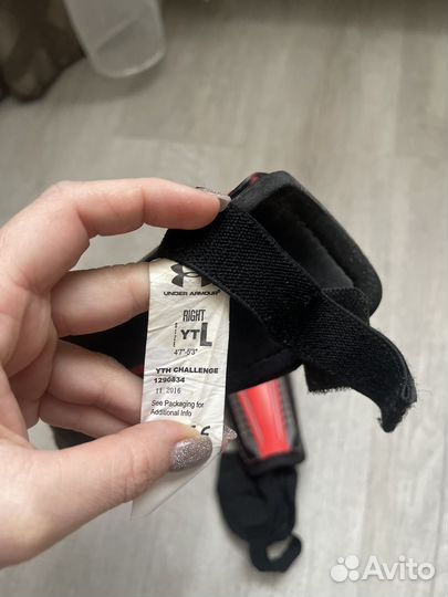 Футбольные щитки Under Armour