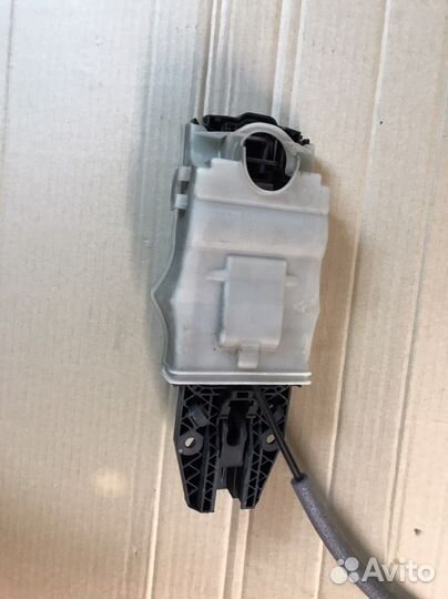 Внешняя ручка задней правой двери Skoda Rapid