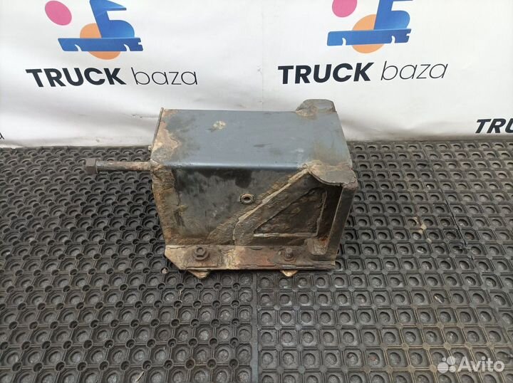 7421001754 Кронштейн запасного колеса