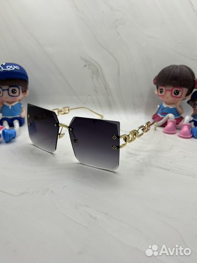 Солнцезащитные очки valentino