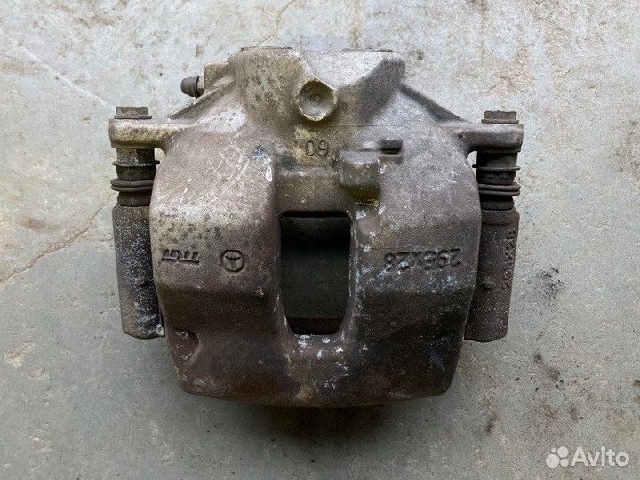 Суппорт передний левый Mercedes-Benz C-Class W204