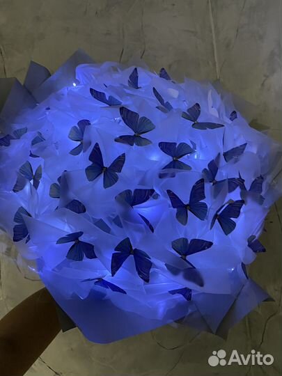 Букет из бабочек с гирляндой