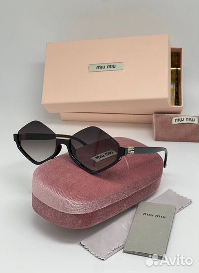 Солнцезащитные очки miu miu