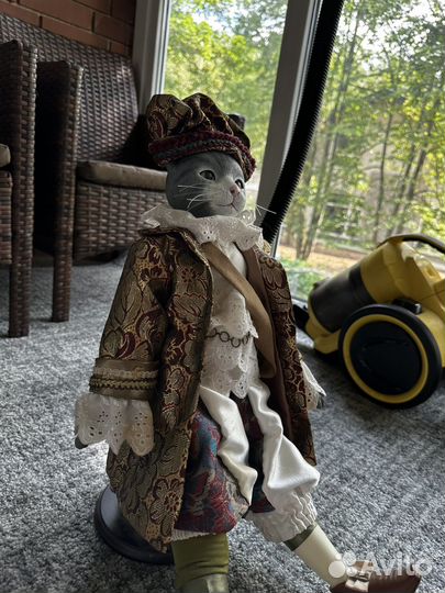 Игрушка из фарфора