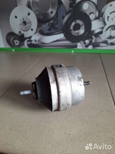 Подушка двигателя Volkswagen Passat b5