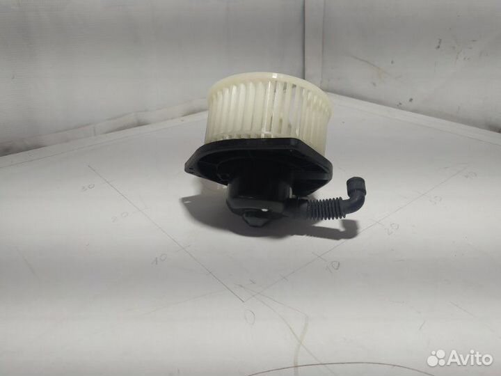 Мотор печки с крыльчаткой 24V Nissan Atlas