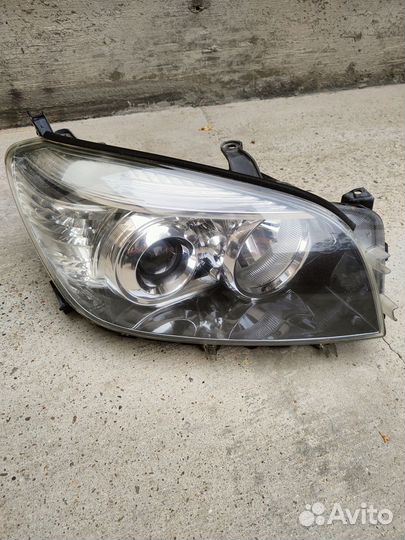 Продам правую фару на toyota rav4 2006-2010