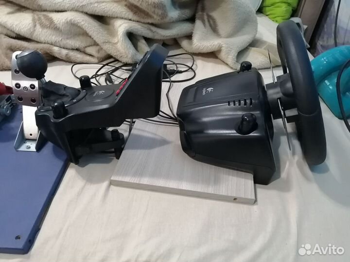 Игровой руль Logitech G27