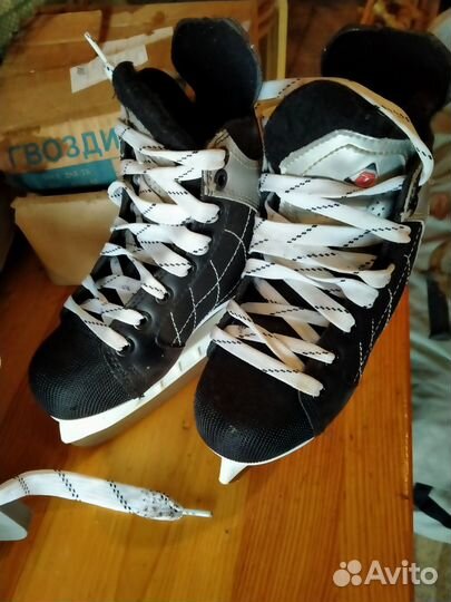 Коньки хоккейные