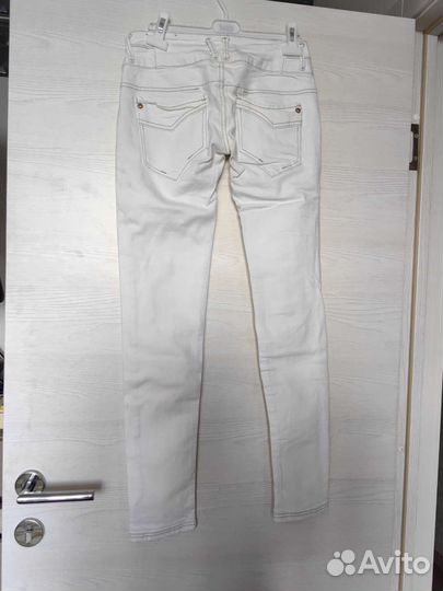 Джинсы pull and bear 26 и Mohito 34