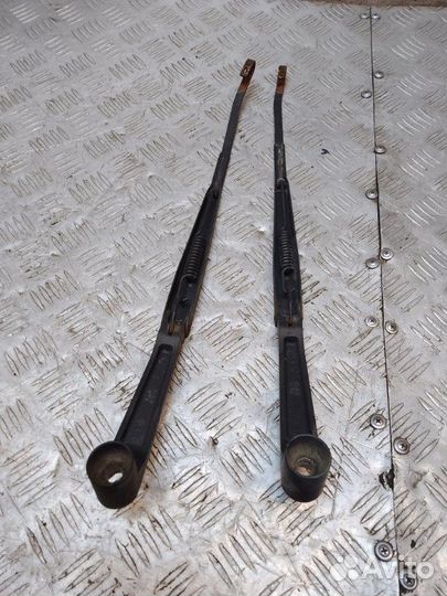 Поводок стеклоотчистителя Mitsubishi Pajero V25W