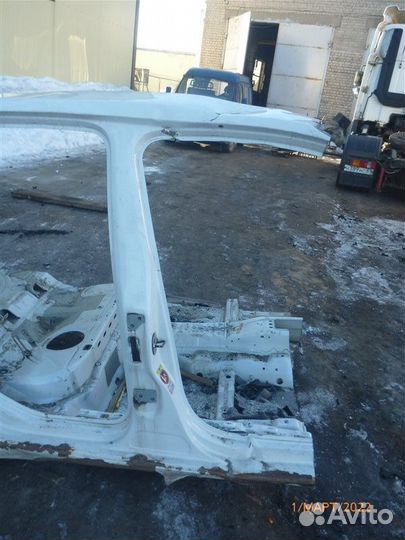 Стойка кузова центральная правая Volkswagen Golf