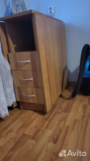 Мебель, диван, плита газовая, холодильник