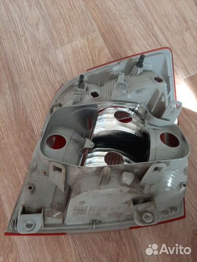 Фара оригинальная задняя правая на skoda rapid