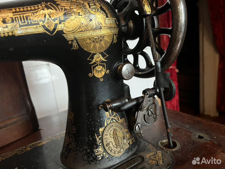 Швейная машина Singer на чугунной станине