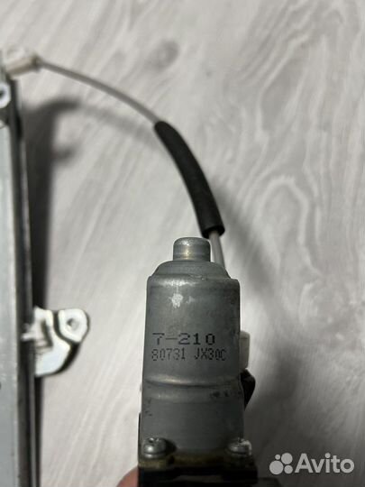 Стеклоподъемник передний левый Nissan Juke F15