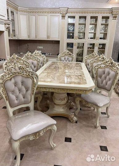 Кухонный стол и стулья комплект