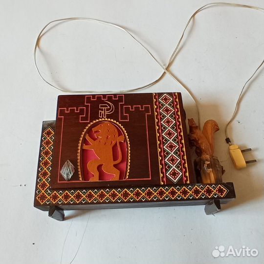 Резное деревянное радио
