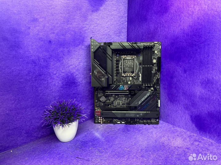 Топовая материнская плата LGA 1700 asus ROG srtix